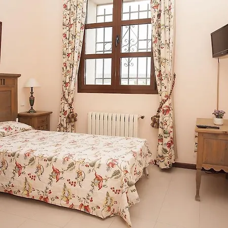 Paneras 招待所 3*